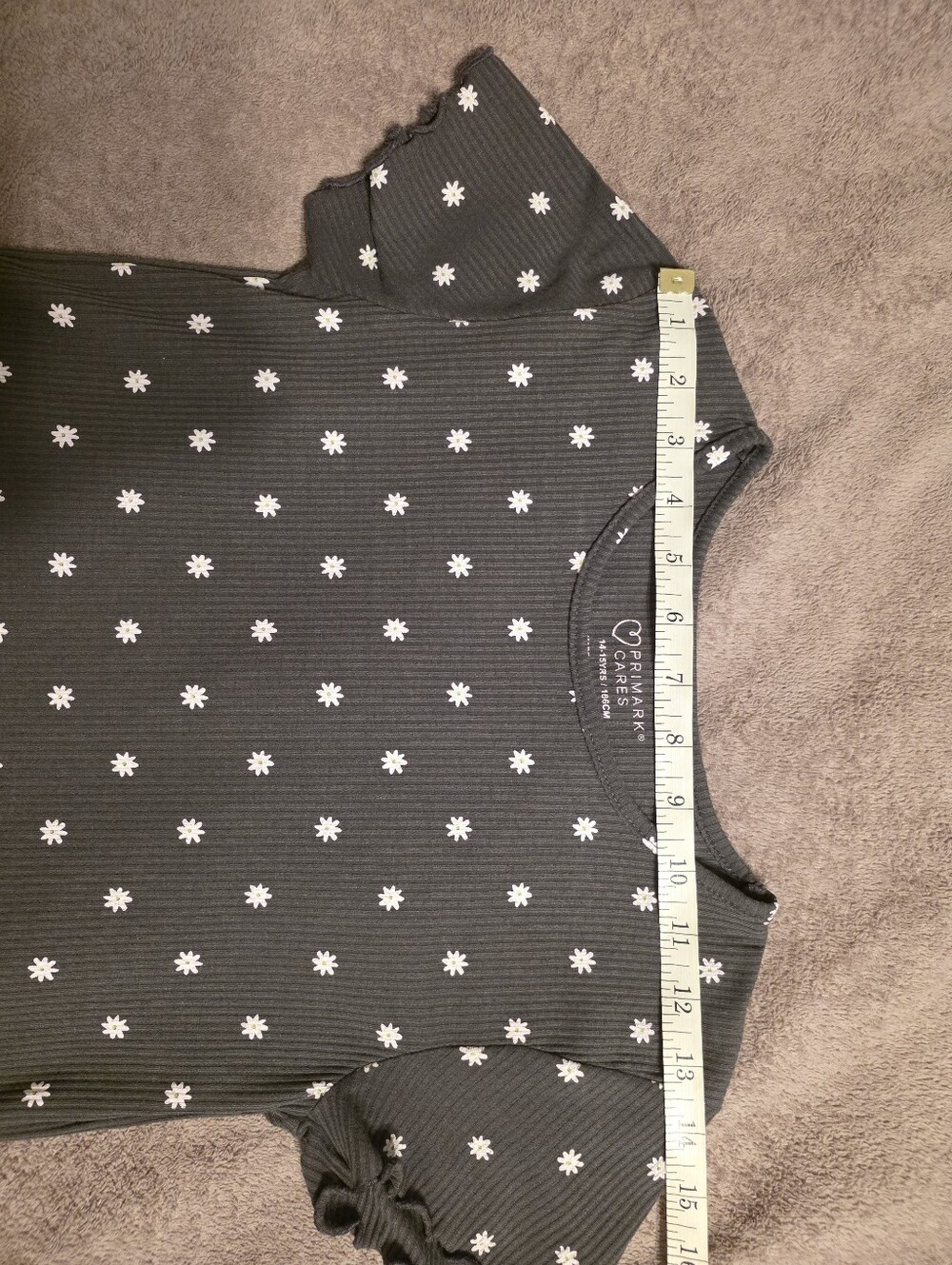 Grey shirt with white flowers - Picture 2 of 4
